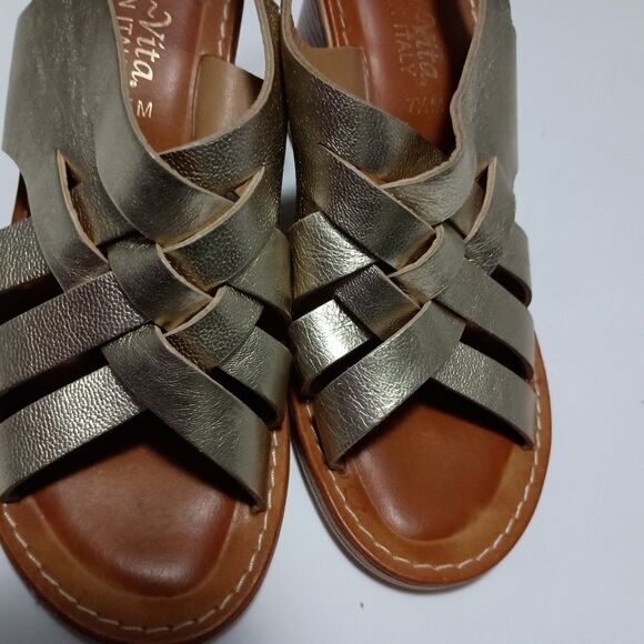 BELLA VITA, Metallic Gold Sandals, Cross Pattern Straps, Upper Leather, Size 7.5 - Picture 3 of 8
